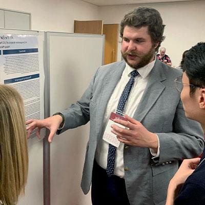 image of undergraduate student presenting research